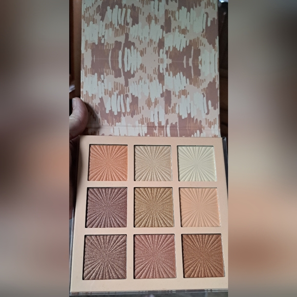 Ladies Soft Nudes Palette By Elle Eyeshadow Or Contour Makeup Shadowing - Picture 2 of 3